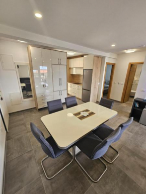 Apartments Karigo 4 Makarska